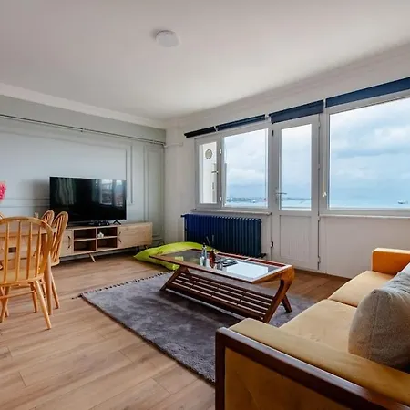 Bosphorus View With 2 Bedrooms And Location Istanbul