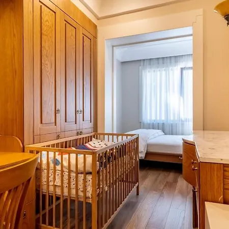 Spacious Apartment, 1-min To Taksim Square Istanboel