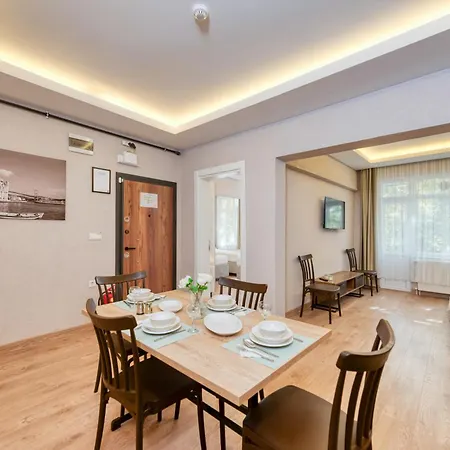 Apartment Port *