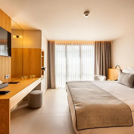 Erk Hotel *