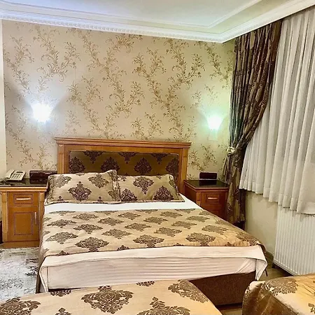 Hotel Golden Papirues Taksim 3*