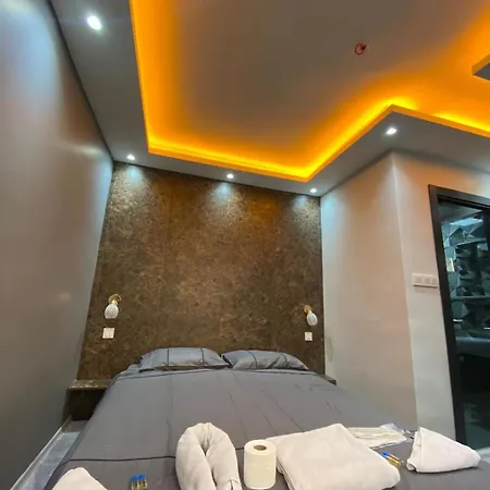 New La Pella Hotel