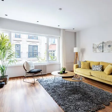 Spacious Modern Airy 4bed2bath Home! #369 Apartment