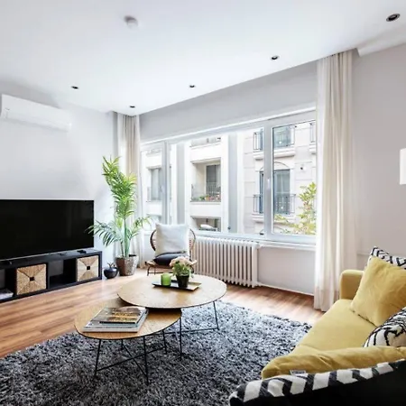 Spacious Modern Airy 4bed2bath Home! #369 * Istanbul