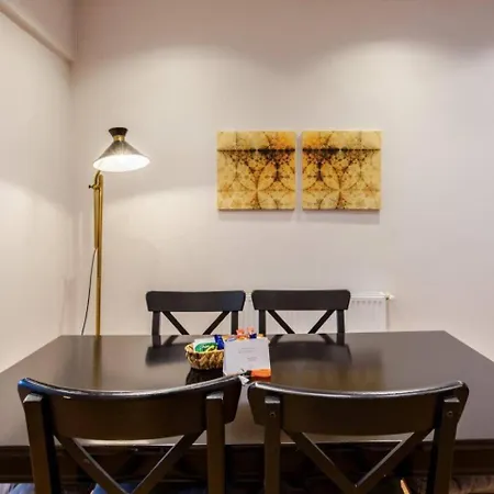 Spacious Modern Airy 4bed2bath Home! #369 * Istanbul
