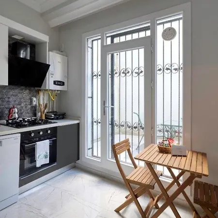 Lovely Cozy 3bd25bath Duplex Patio! #273 Apartment Istanbul
