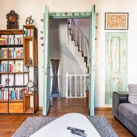 Casa vacanze Charming Bright Rustic 2bd2bath Balat Pad! #349
