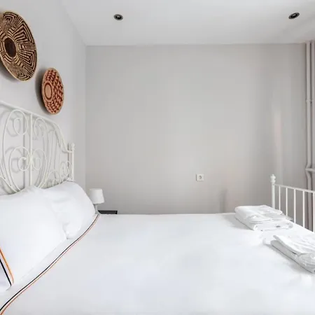 Apartment Charming Bright 4bd2bath Balcony Pad #368 *