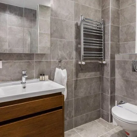 Charming Bright 4bd2bath Balcony Pad #368 Apartment