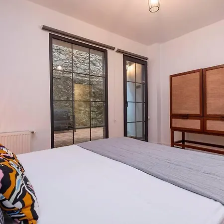 Cosy With Garden Balcony Apartment *