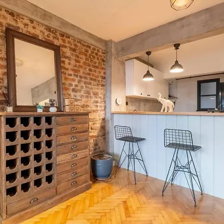 Cosy With Garden Balcony Apartment