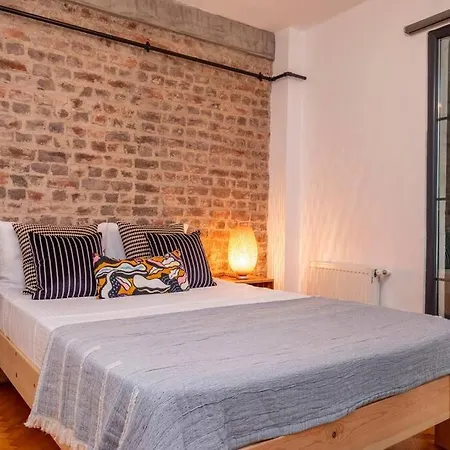 Cosy With Garden Balcony Apartment