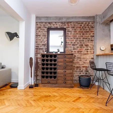 Cosy With Garden Balcony Apartment *