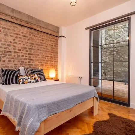 Cosy With Garden Balcony Apartment