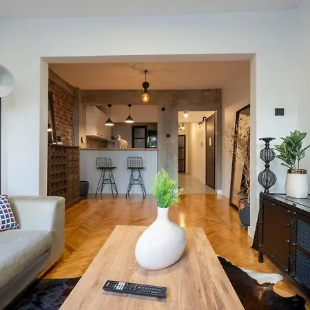 Cosy With Garden Balcony Apartment