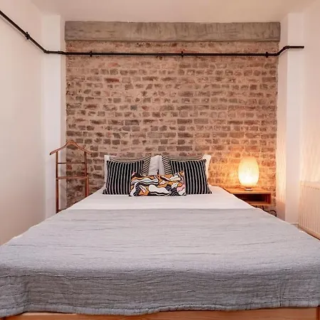 Cosy With Garden Balcony Apartment *