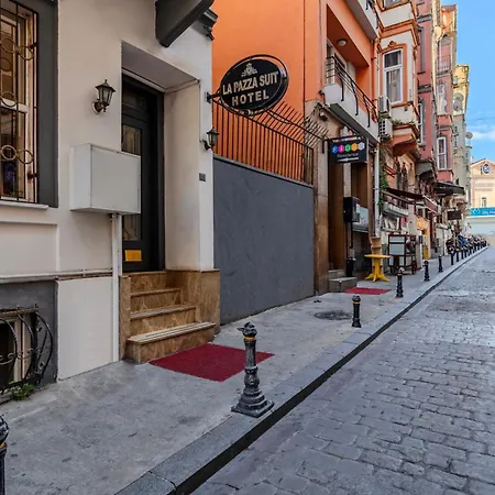 La Pazza Hotel