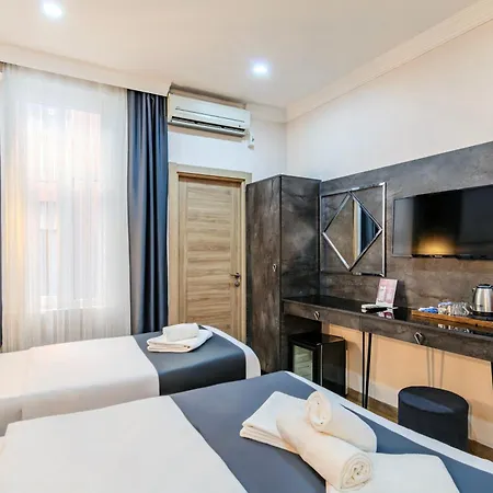 La Pazza Hotel 3*