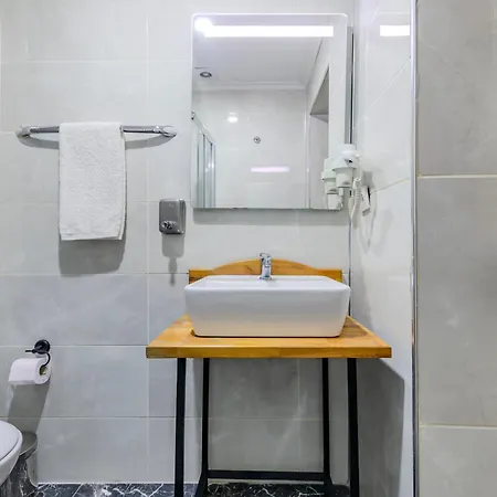 La Pazza Hotel