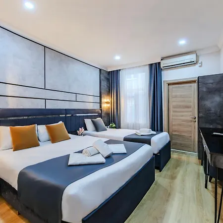 La Pazza Hotel 3*