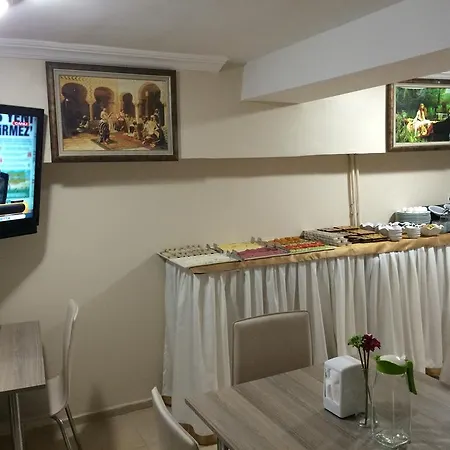 Aparthotel Black Bird 2*