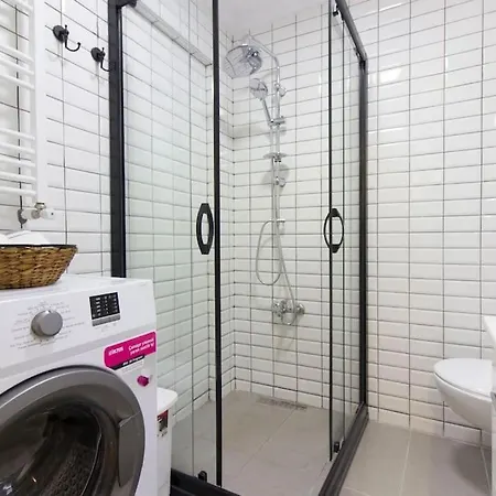 Daire Fully Renovated 2br Flat In Prime Location At Moda