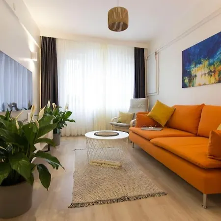 Fully Renovated 2br Flat In Prime Location At Moda Daire *