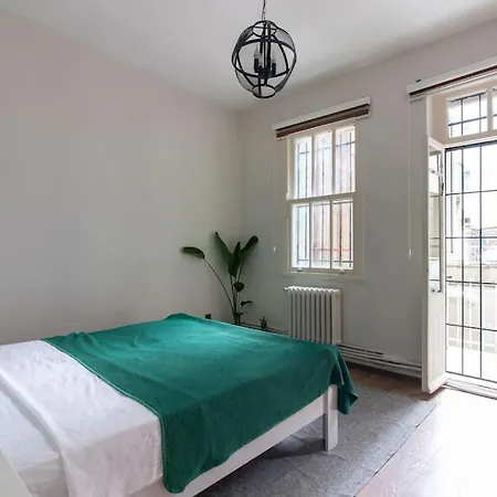 Historic 2br Nisantasi Sisli Flat High Ceilings * Istanbul