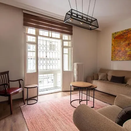 Historic 2br Nisantasi Sisli Flat High Ceilings Apartment *