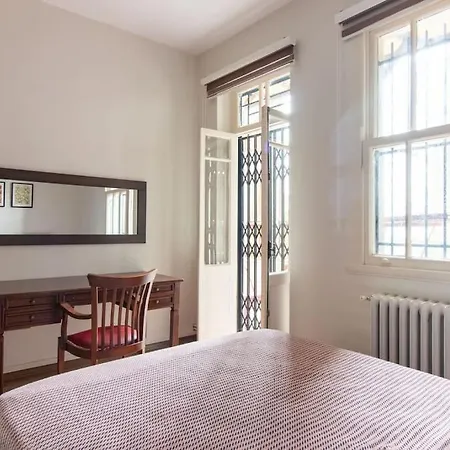 Historic 2br Nisantasi Sisli Flat High Ceilings * Istanbul