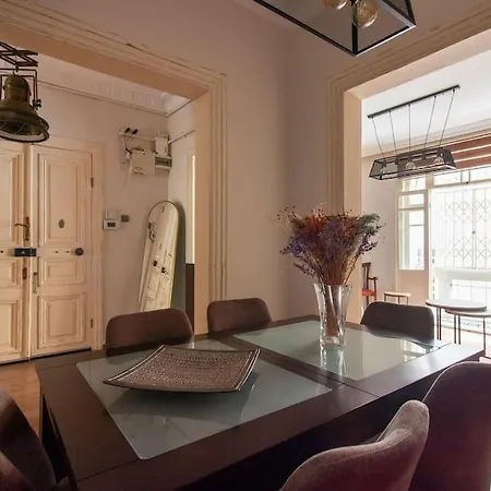 Historic 2br Nisantasi Sisli Flat High Ceilings Apartment Istanbul