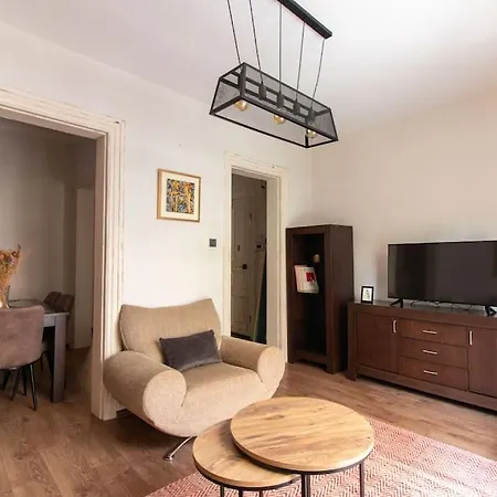 Historic 2br Nisantasi Sisli Flat High Ceilings *