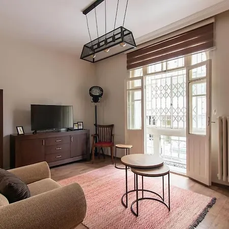 Historic 2br Nisantasi Sisli Flat High Ceilings Apartment Istanbul
