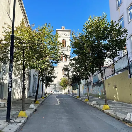 Taksim & Sisli Splendor: Modern Living Spaces Apartment Istanbul