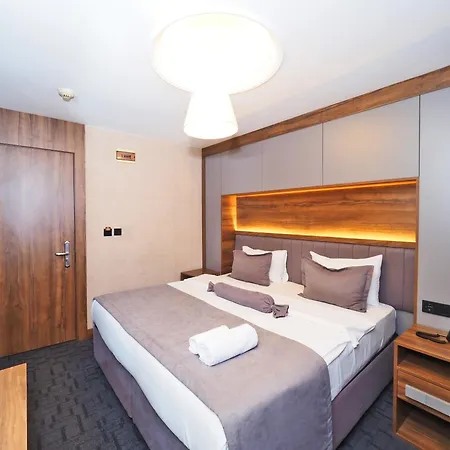 House Old Town Hotel 2*