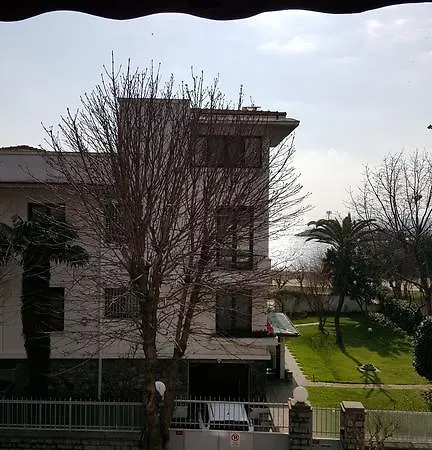 Yesilkoey Airport