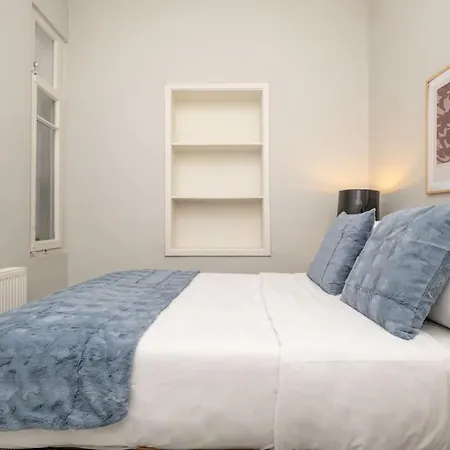 Historical 2-bedroom Apartment