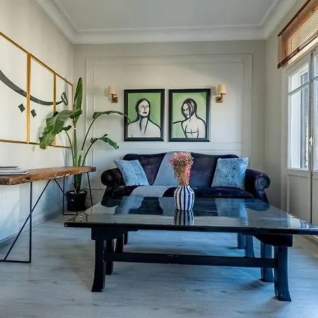 Historical 2-bedroom Apartment