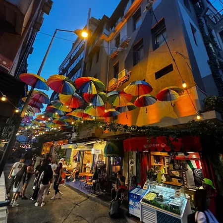 Nomad Karakoey بيت شباب اسطنبول