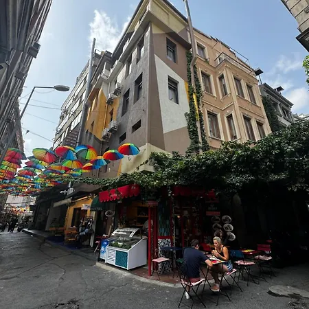 Nomad Karakoey بيت شباب *
