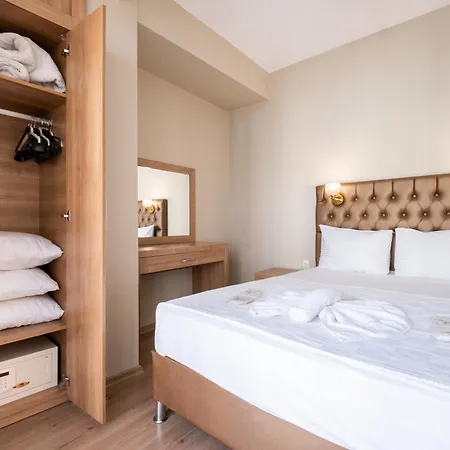 Hotel Lavin & *