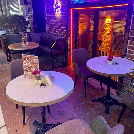 Golden Arrow Old Hotel apartamentowy *