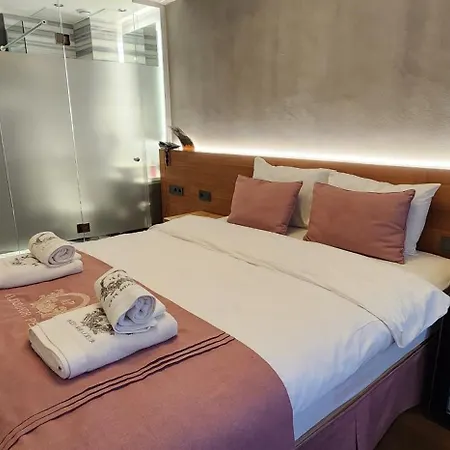 Hotel Aleksandr Pera 3*