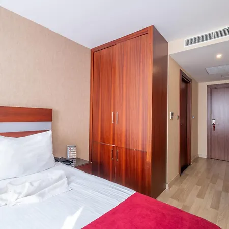 Clover Sisli Hotel 4*