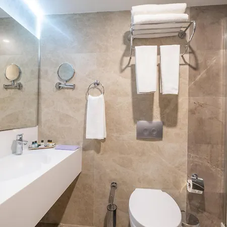 Clover Sisli 4*