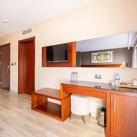 Clover Sisli 4*