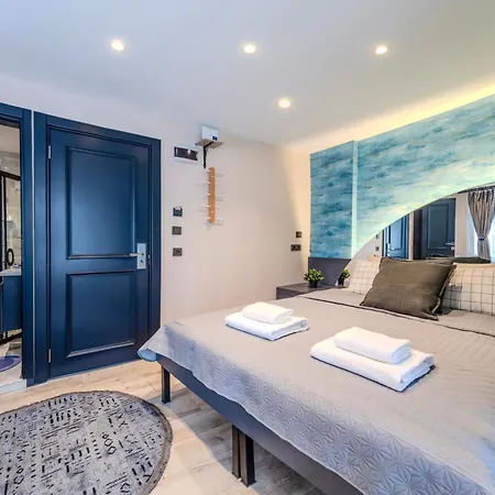 Equipment Modernist Design - In The Bosphorus - Galataport - Taksim Apartment *