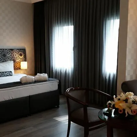 Adela Hotell 4*