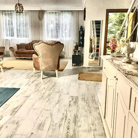 Forest Villa-2 , 6 Minutes From The Airport Bed & Breakfast *