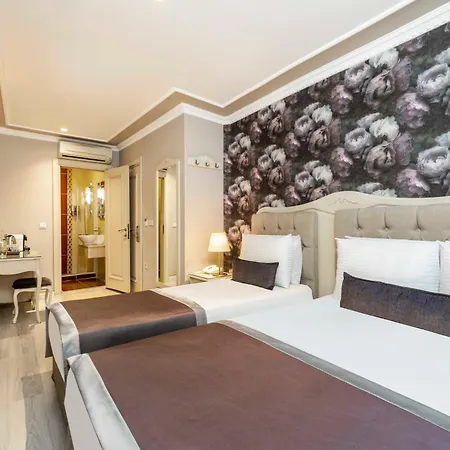Raymond Old City 4*